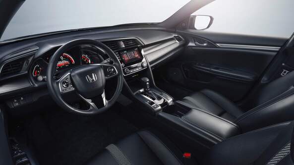 noi-that-ben-trong-xe-Honda-Civic-deu-duoc-boc-da-rat-sang-trong